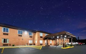 Super 8 By Wyndham Fairmont